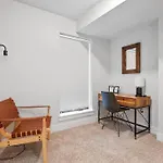 The Mr. Rogers Room - Private Room On Arch Street